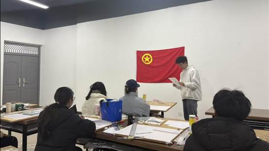 一群人在厨房里工作AI 生成的内容可能不正确。 一群人在厨房里工作AI 生成的内容可能不正确。