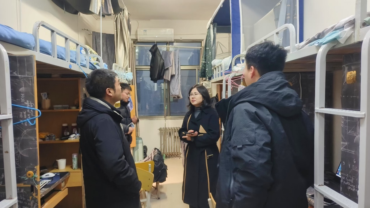 图片包含 游戏机, 站, 火车, 巴士AI 生成的内容可能不正确。 图片包含 游戏机, 站, 火车, 巴士AI 生成的内容可能不正确。