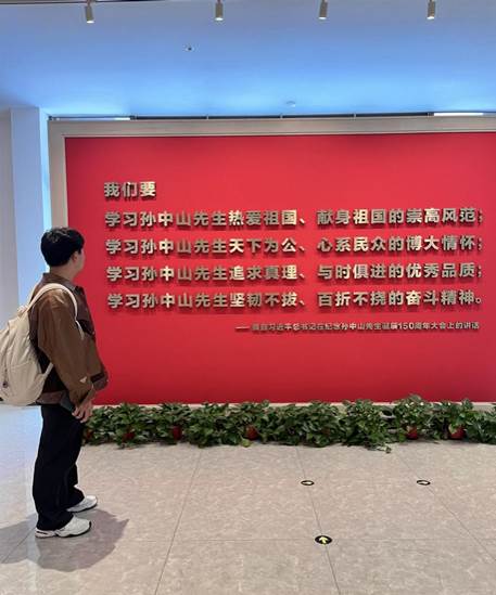 参观红色基地 (2)